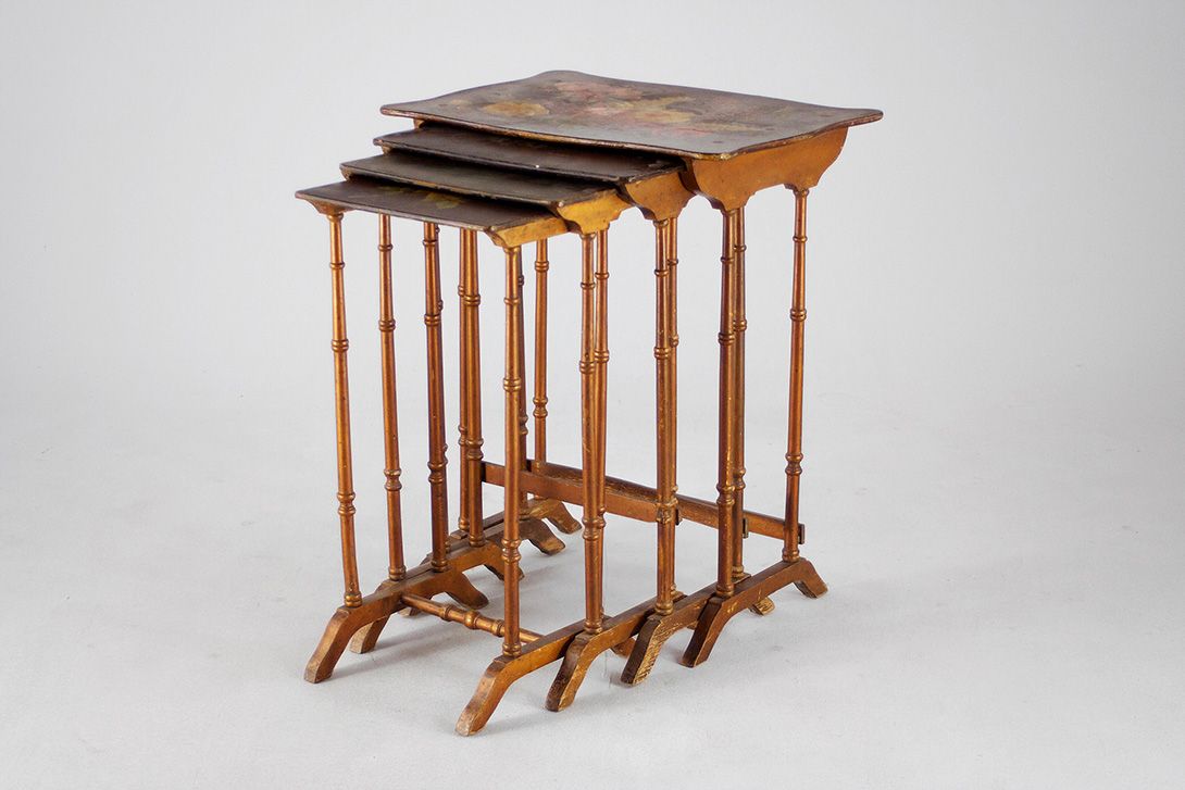 Foto Set of Four Colonial Stacking Tables with Inlays 1876 h71x58x41