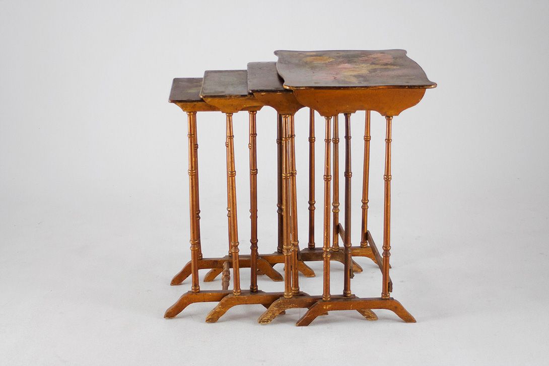 Foto Set of Four Colonial Stacking Tables with Inlays 1876 h71x58x41