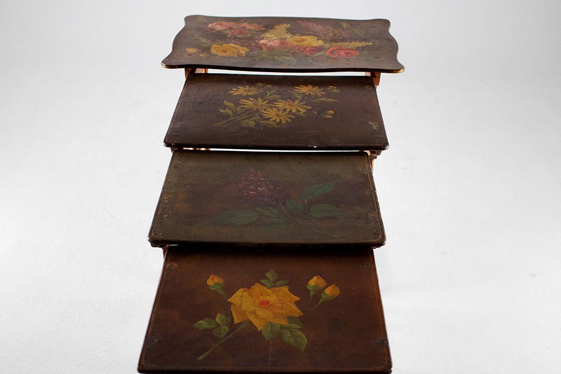 Foto Set of Four Colonial Stacking Tables with Inlays 1876 h71x58x41