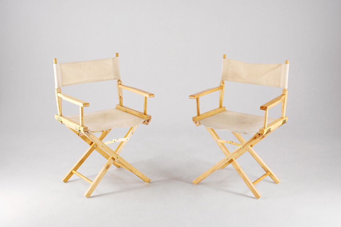 Foto White Wooden Director&#8217;s Chair in Offwhite Nude Cotton