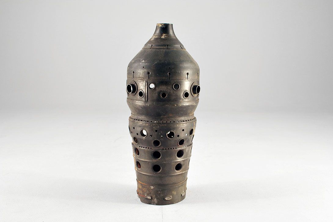 Foto Decorative Metal Vessel with Holes Floor Vase h86