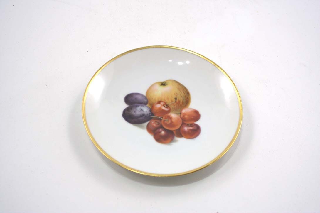 Foto Set of Different Fruit Decor Plates with Gold Rim ø20cm