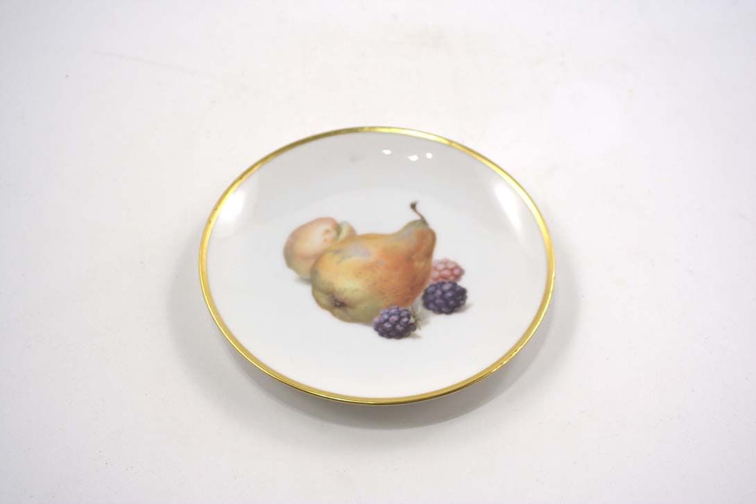 Foto Set of Different Fruit Decor Plates with Gold Rim ø20cm