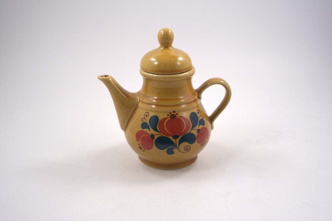 Foto Pot with Red Flowers