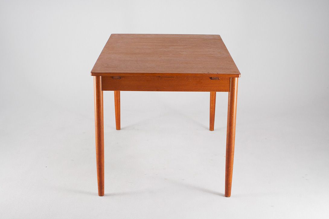 Foto Extendable Teak Dinging Table Dutch 1973 h74x120x80 *