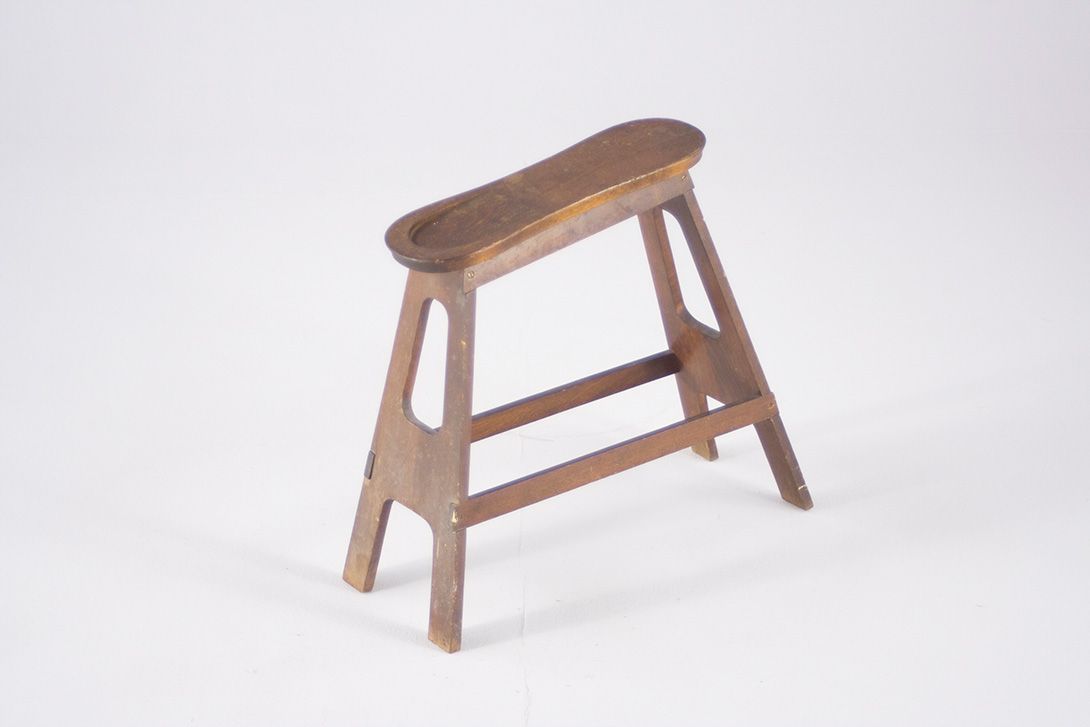 Foto Vintage Wooden Shoe Cleaning Stand