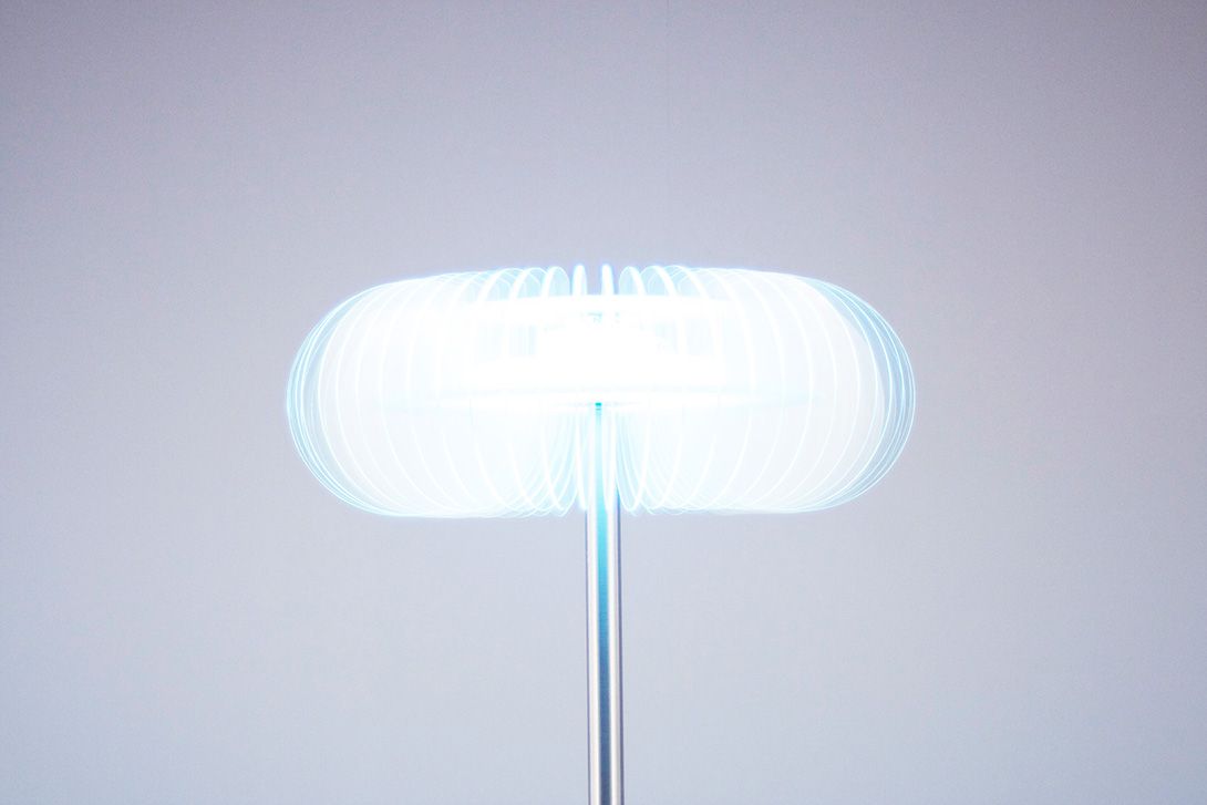 Foto Blossom Floor Lamp Plexi Chrome Italy 1970 h170 //