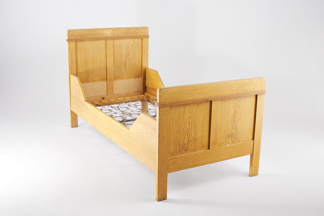 Foto Simple Wood Single Bed