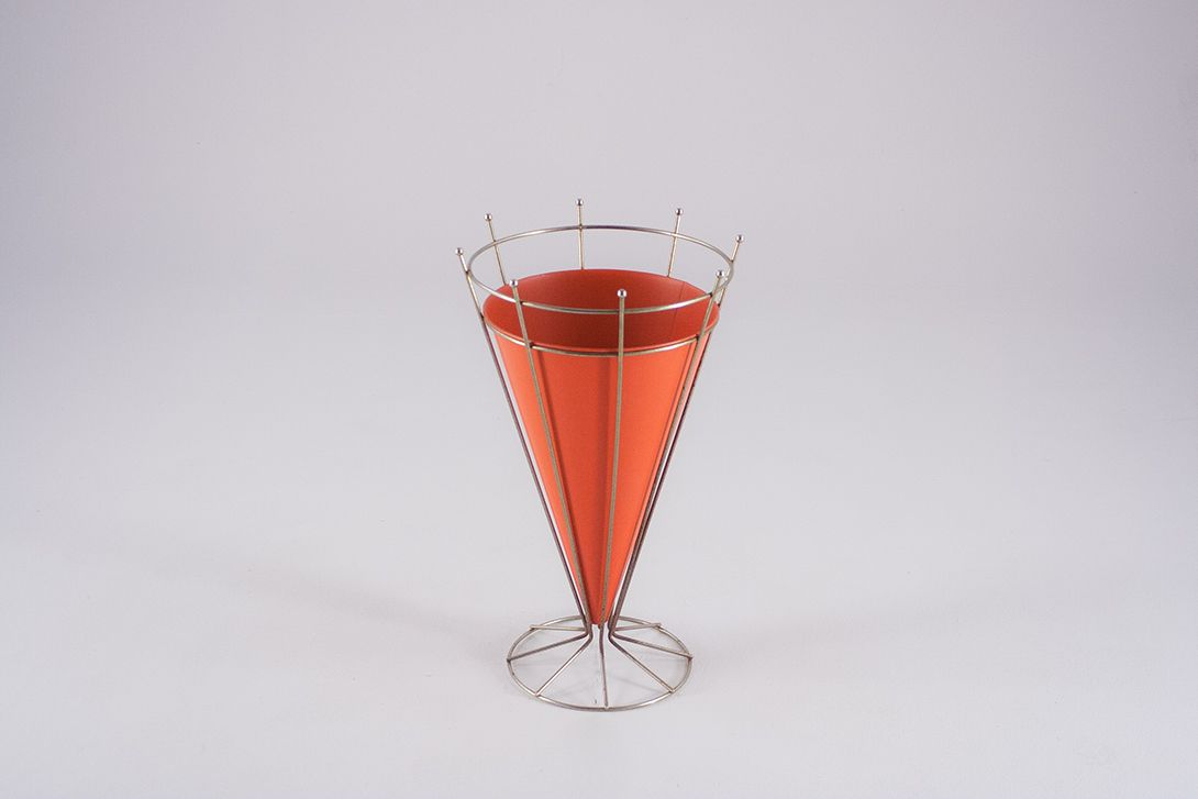 Foto Umbrella Stand, Red Cone with Brass Stand