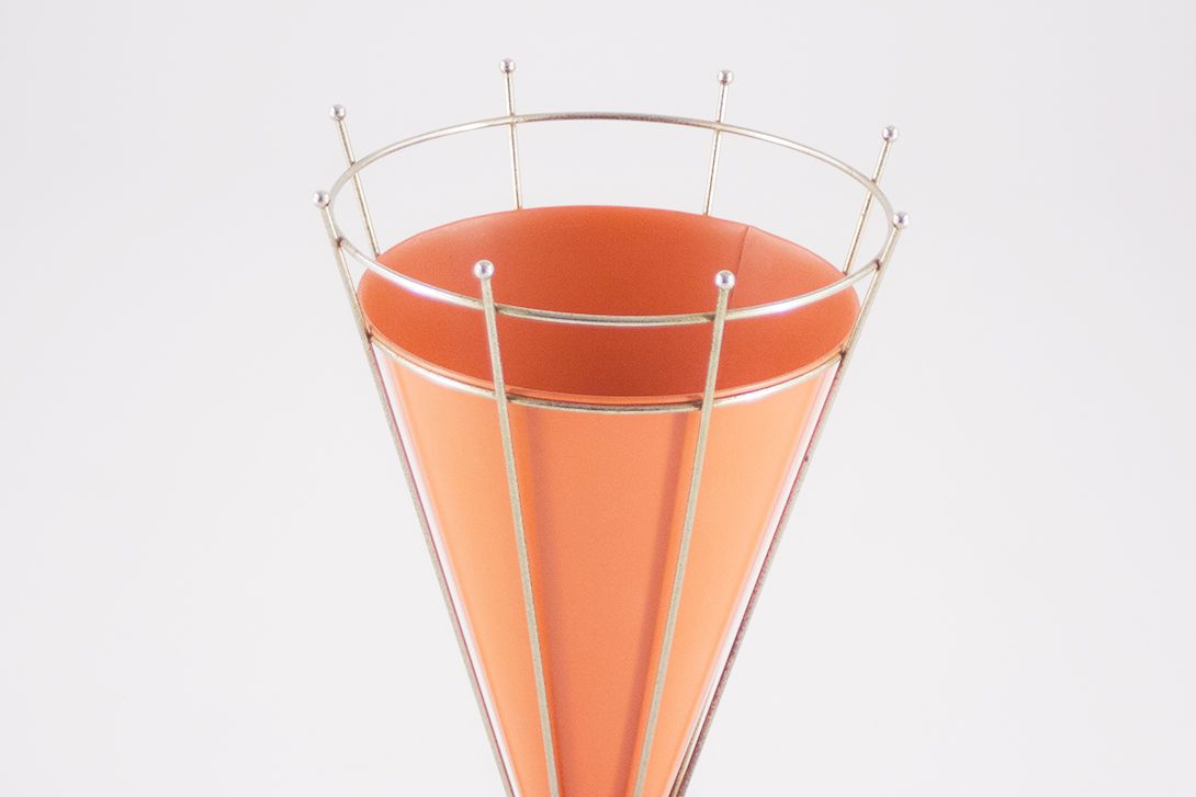 Foto Umbrella Stand, Red Cone with Brass Stand