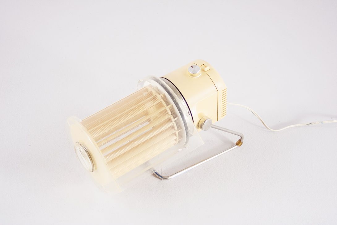 Foto GDR Plastic Fan Beige/Chrome