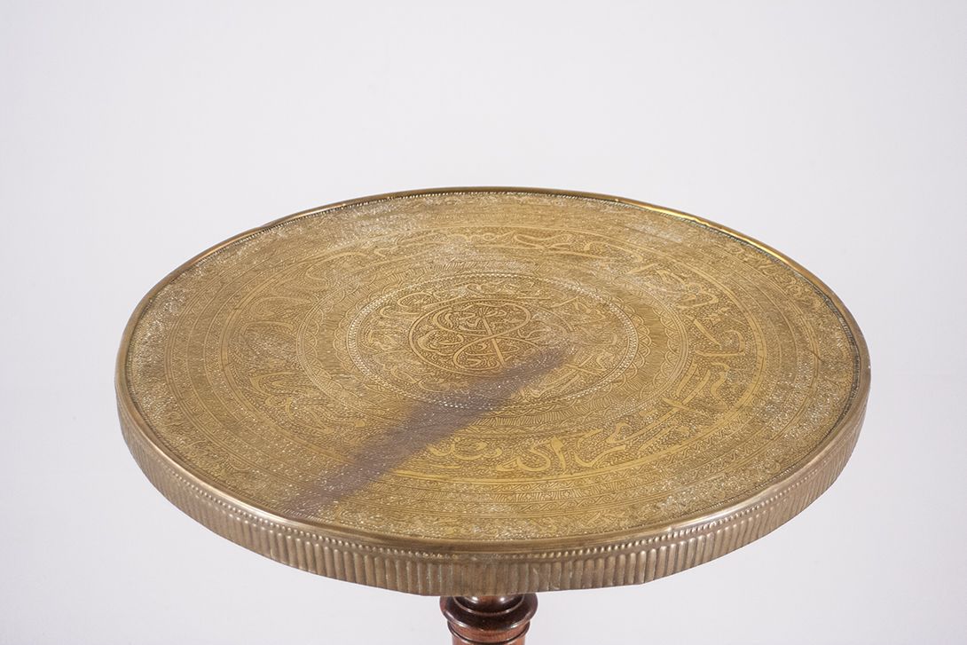 Foto Elegant Oriental Tabacco Table 1888 h62x60