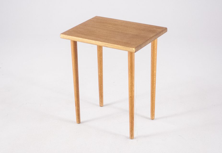 Foto Small German Kiefer Side Table 1955 h42x28x35