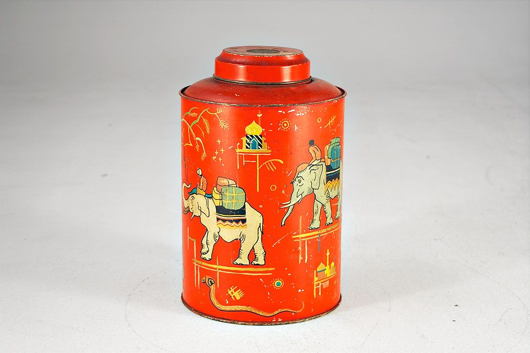 Foto Red Cylindric Tea Box Tin Marke Singhala h34x19
