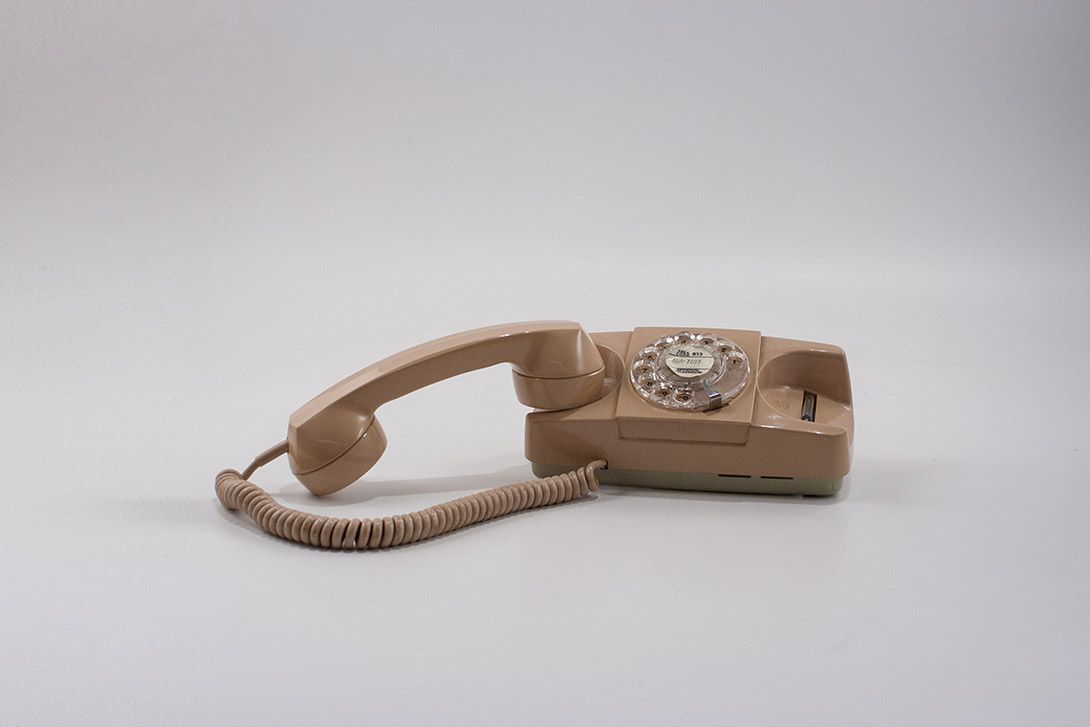Foto Rose Telephone with Dial Plate L22 France 1970