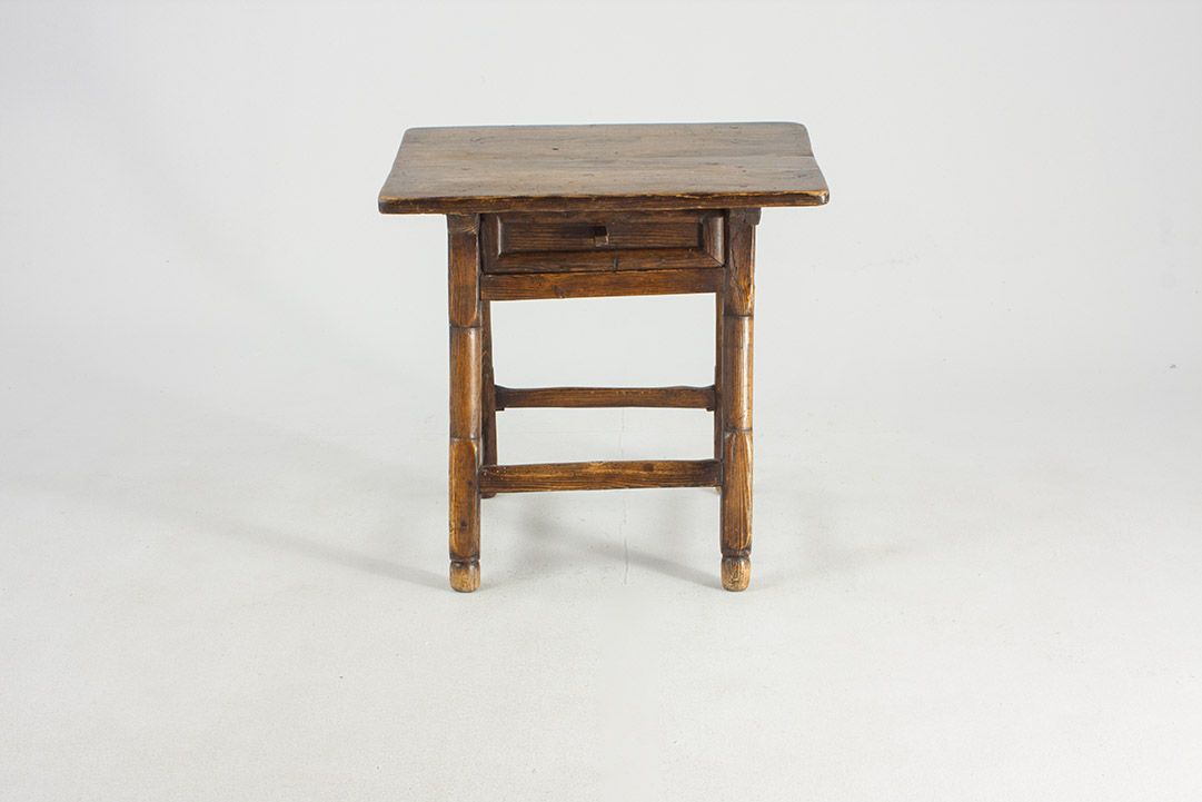 Foto Oak Country Side Table 1850 h52x46x61