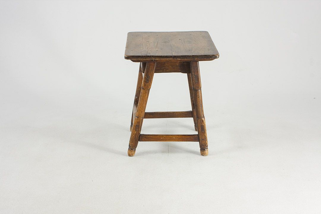 Foto Oak Country Side Table 1850 h52x46x61