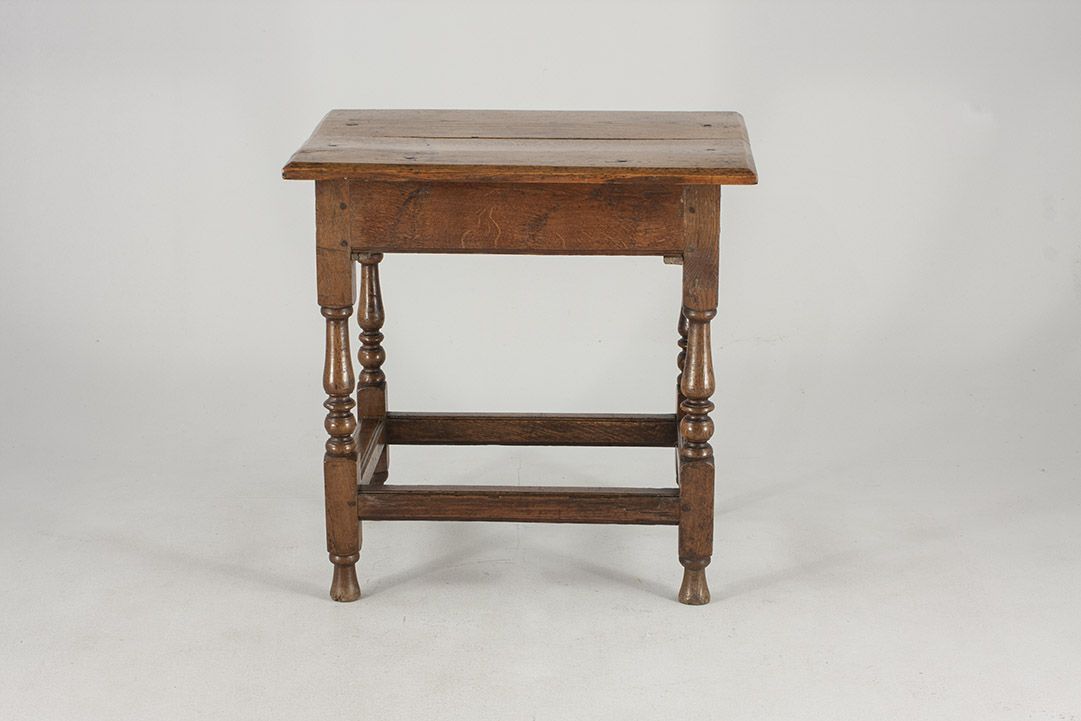 Foto Wooden Side Table Baroque Country Style h72x72x54 **