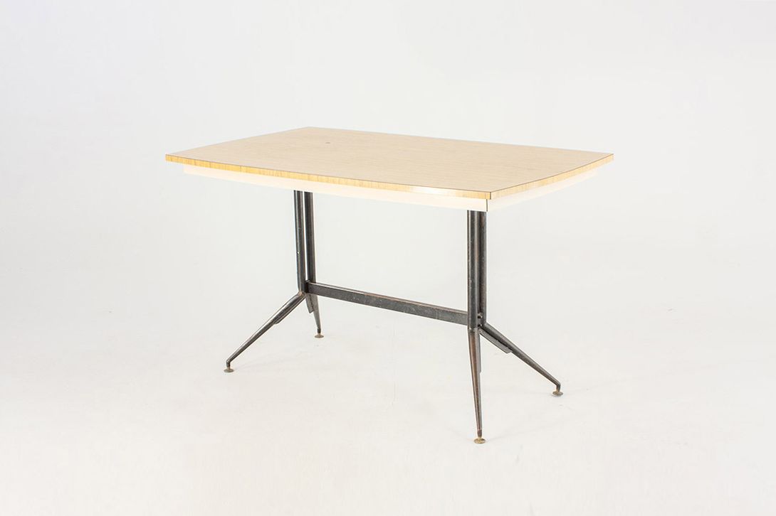 Foto Desk with Resopal Surface and Black Legs Italy 1961 h78x129x75