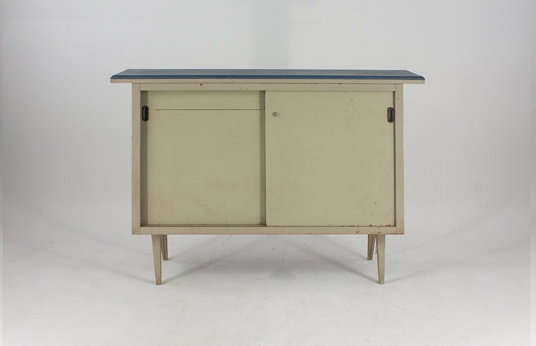 Foto Grey Sideboard With Blue Surface