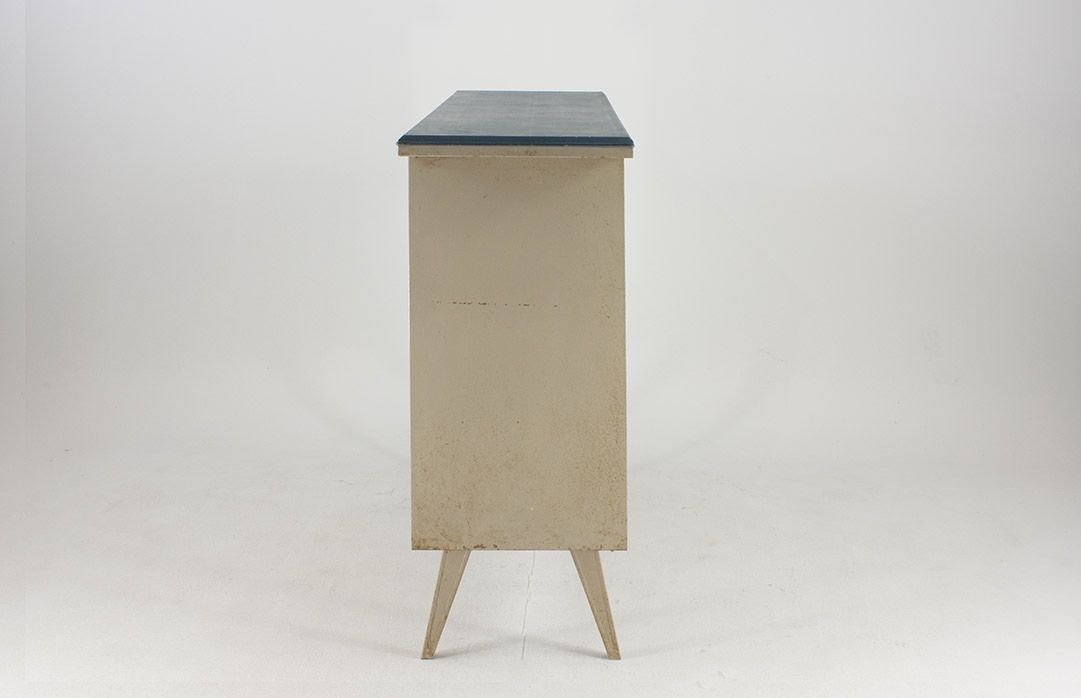Foto Grey Sideboard With Blue Surface