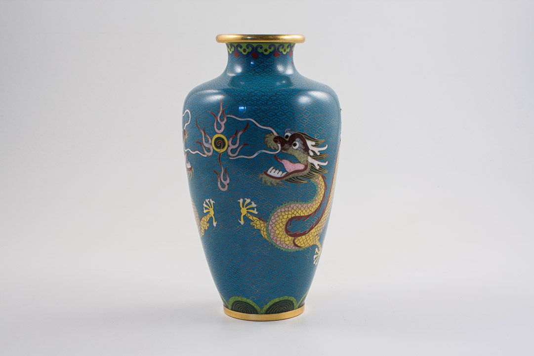 Foto Chinese Vase with Ceramic Patterns in Brass 1957