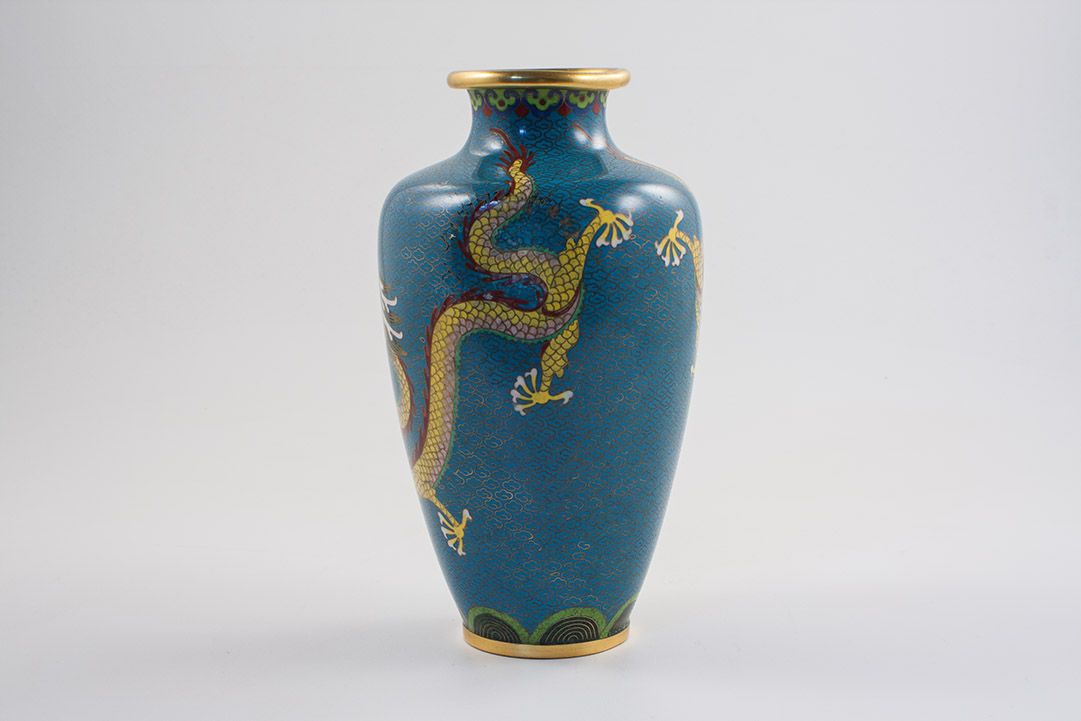 Foto Chinese Vase with Ceramic Patterns in Brass 1957
