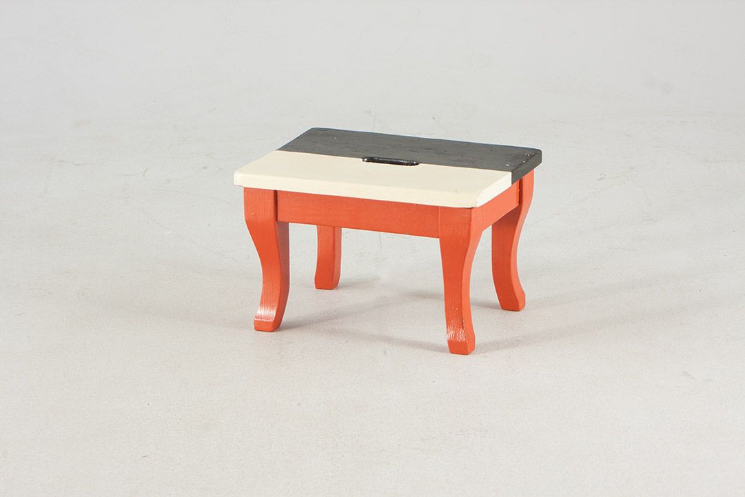 Foto B&#038;W Footrest With Red Legs Germany 1970