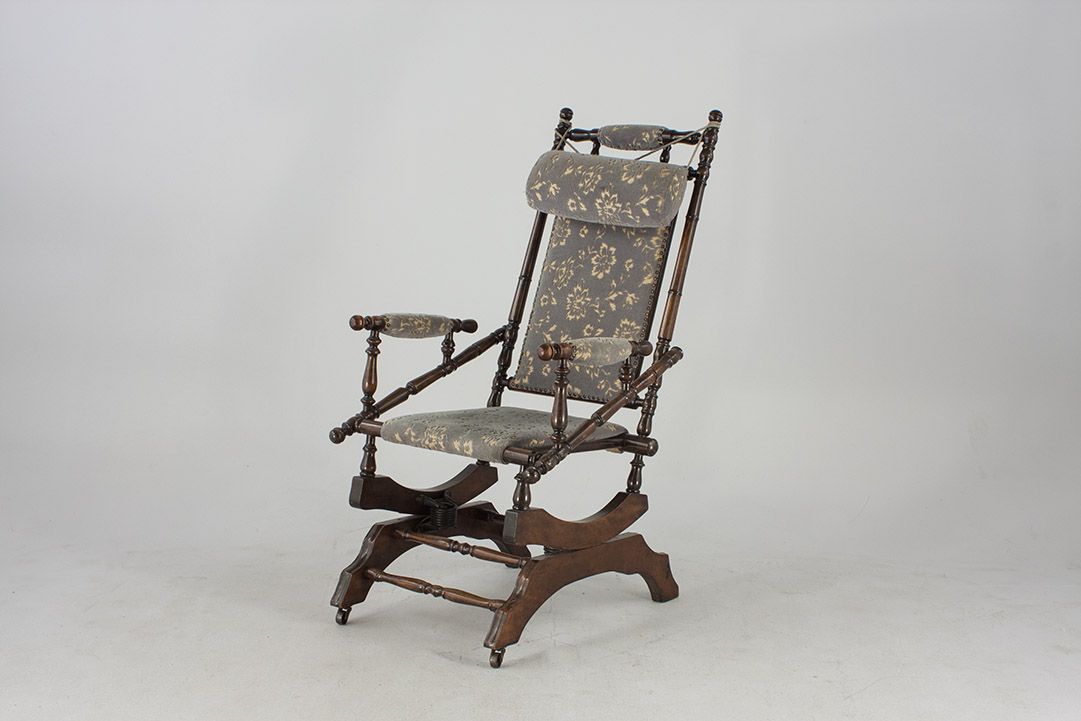 Foto Wilhelminian Grey Flower Patterned Rocker 1885