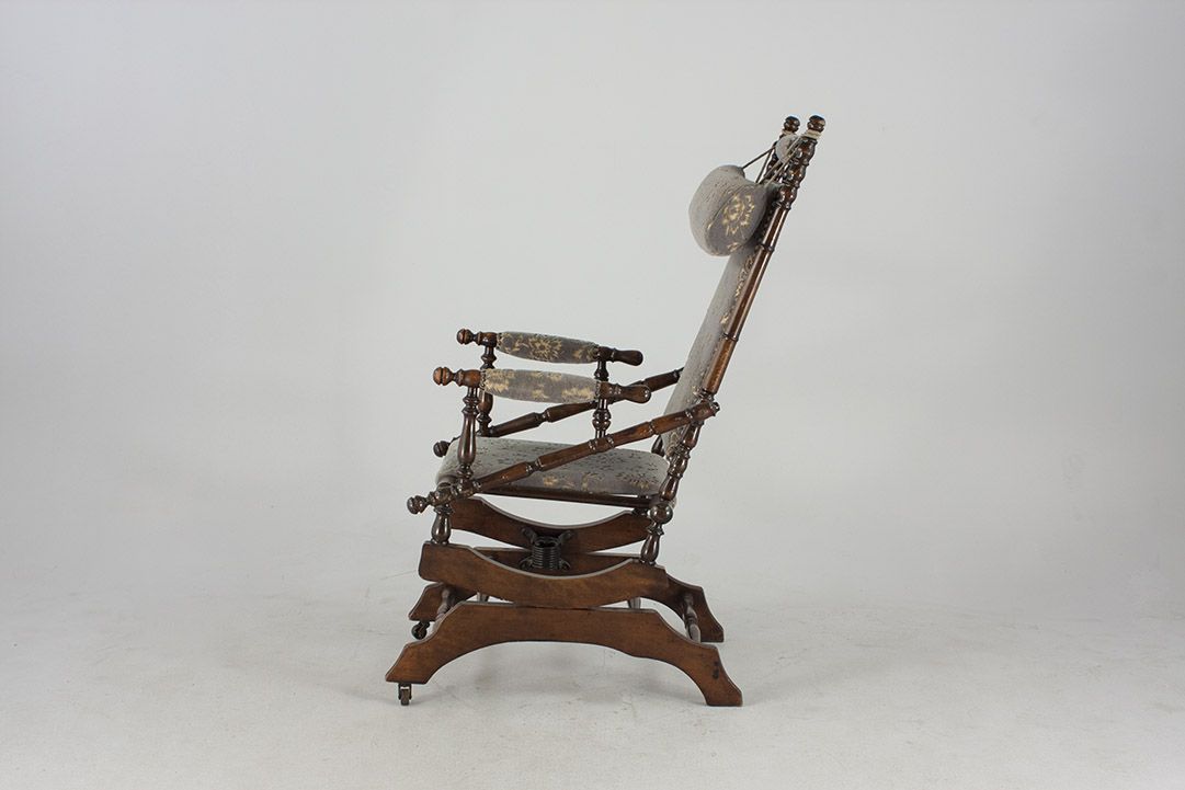 Foto Wilhelminian Grey Flower Patterned Rocker 1885