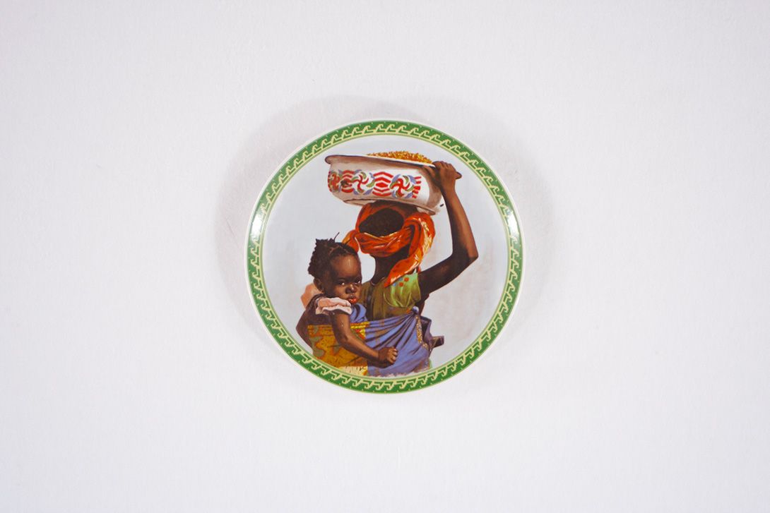 Foto Plate with Picture of African Mother and Her Child