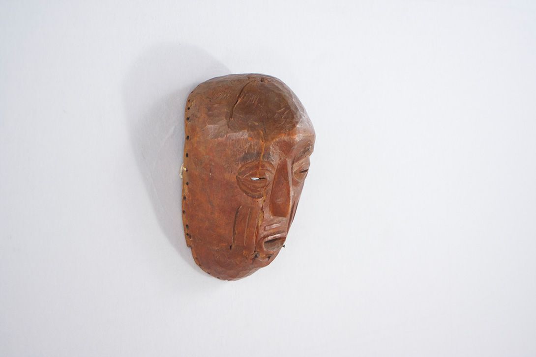 Foto African Mask with Crack