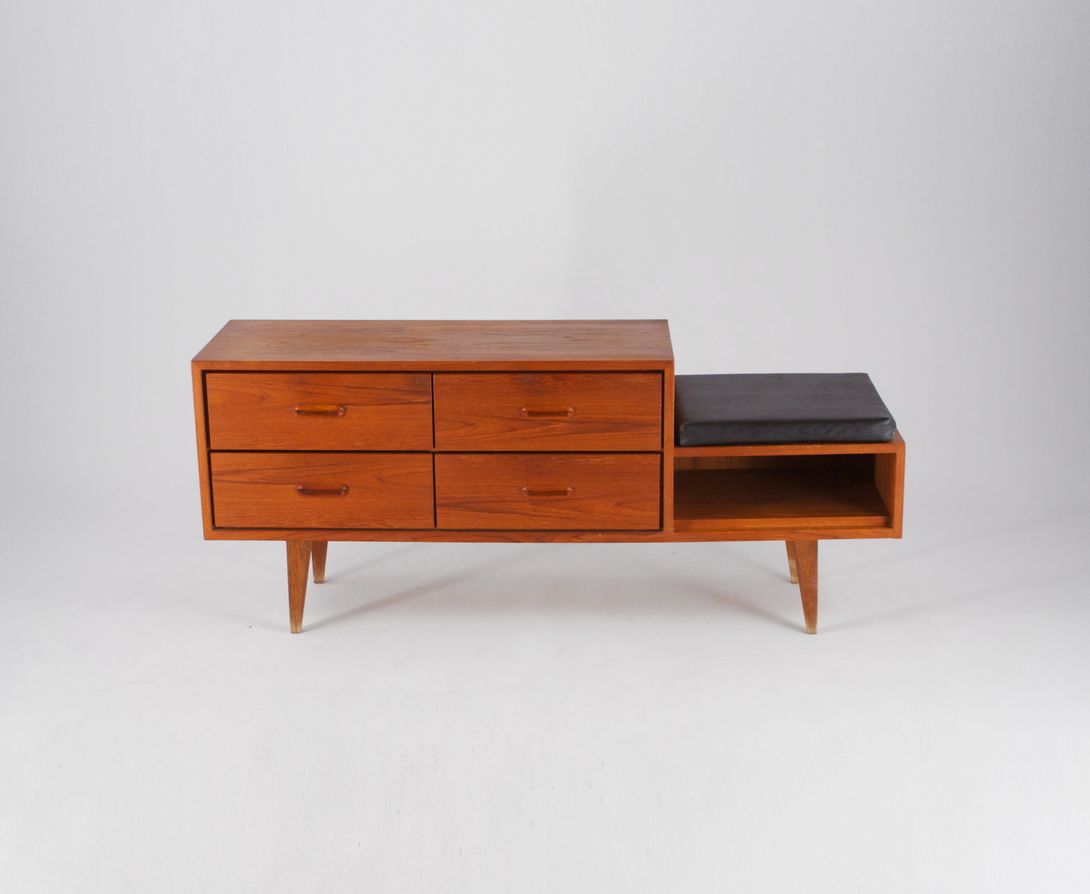 Foto Danish Chest of Drawers with Telephone Seat 1965 w148