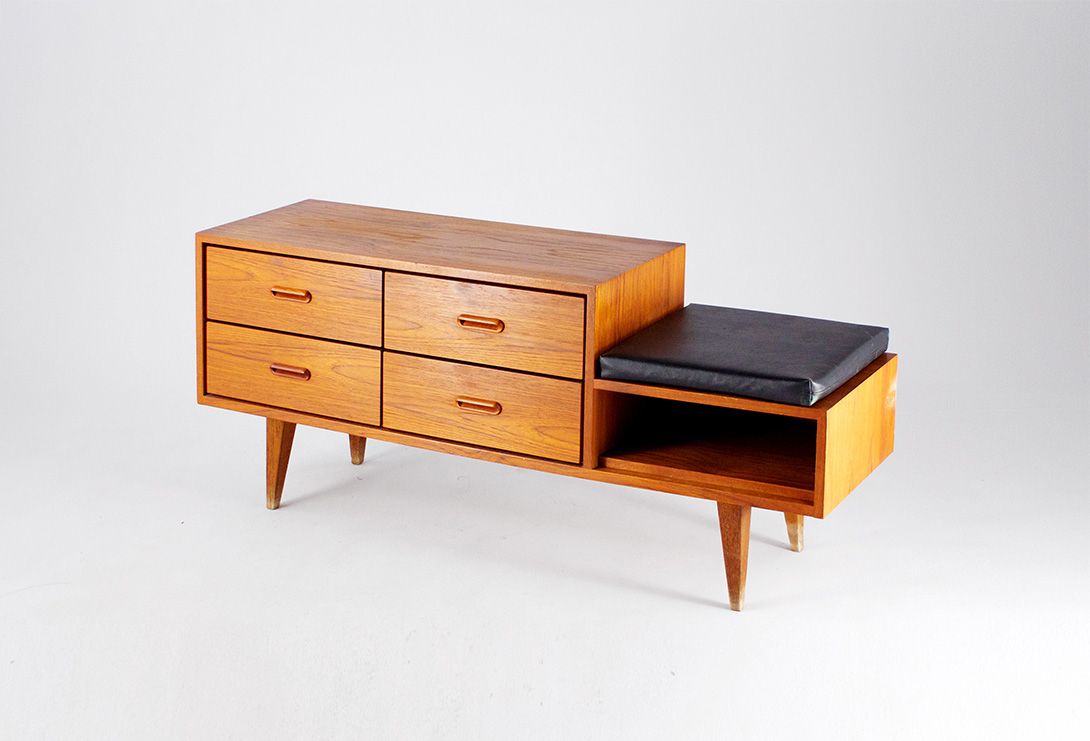 Foto Danish Chest of Drawers with Telephone Seat 1965 w148