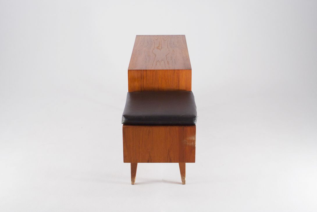 Foto Danish Chest of Drawers with Telephone Seat 1965 w148