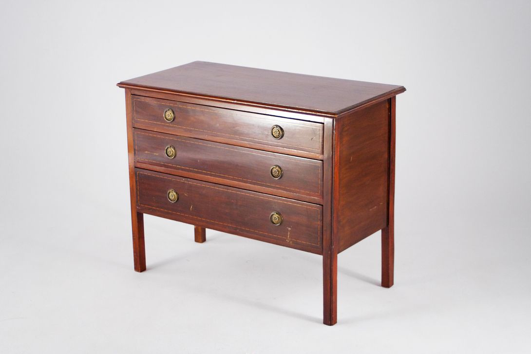 Foto Wooden Commode, Succulent Pattern, Three Drawers, England 1920