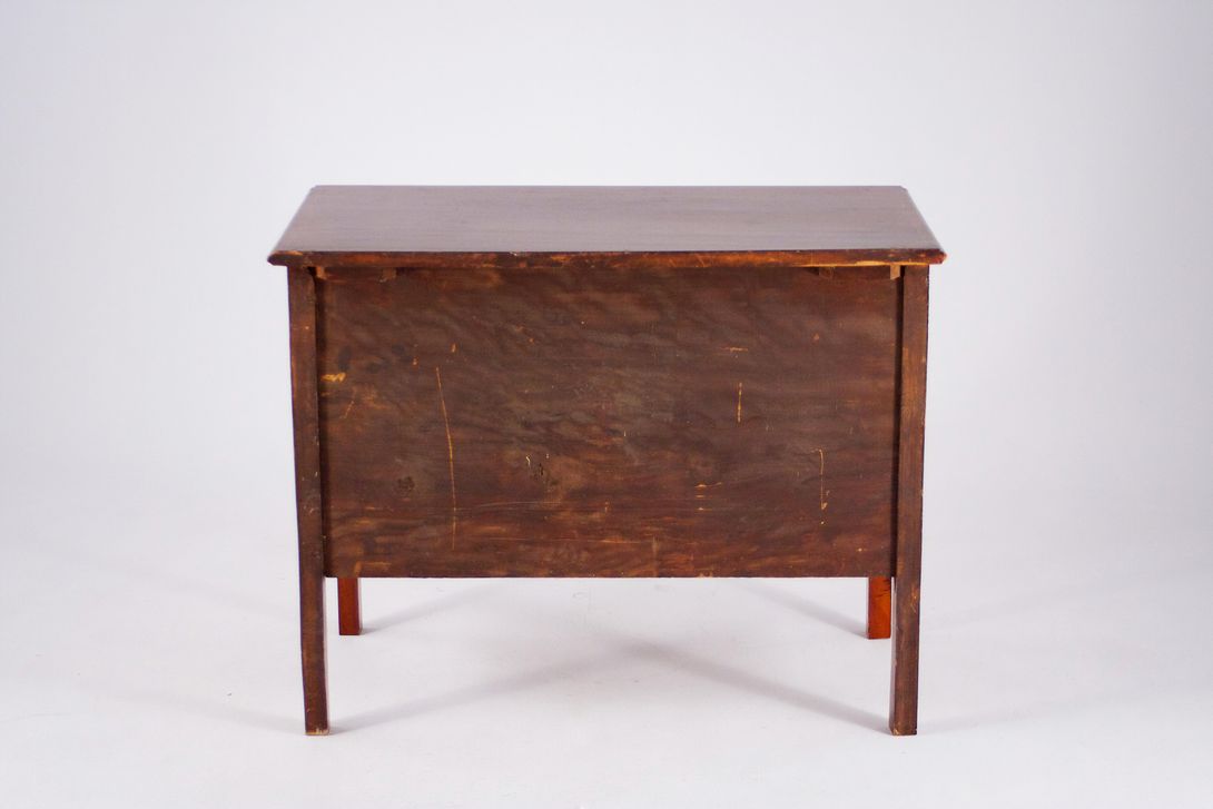 Foto Wooden Commode, Succulent Pattern, Three Drawers, England 1920
