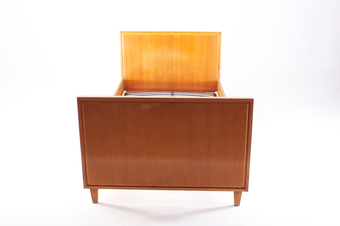 Foto Wooden Single Bed