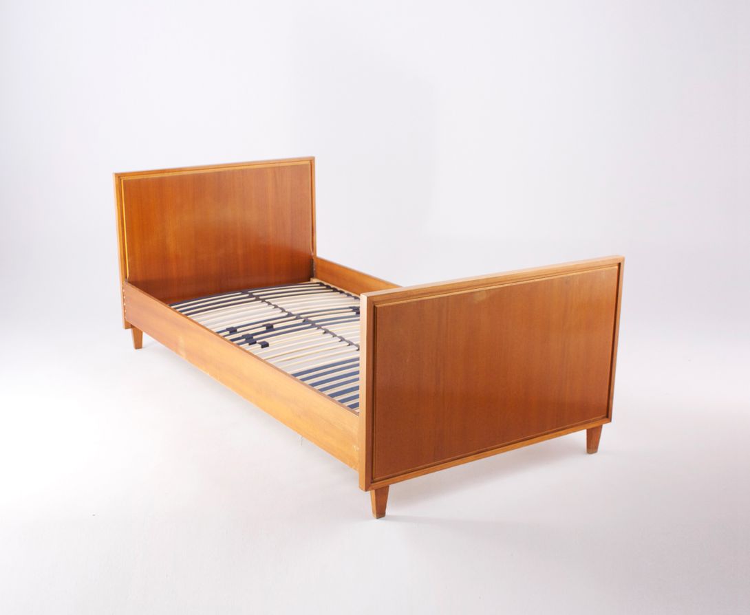 Foto Wooden Single Bed
