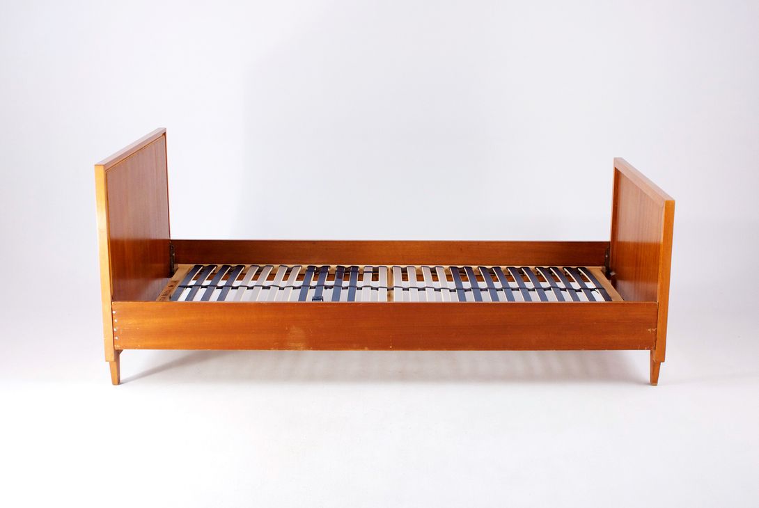 Foto Wooden Single Bed