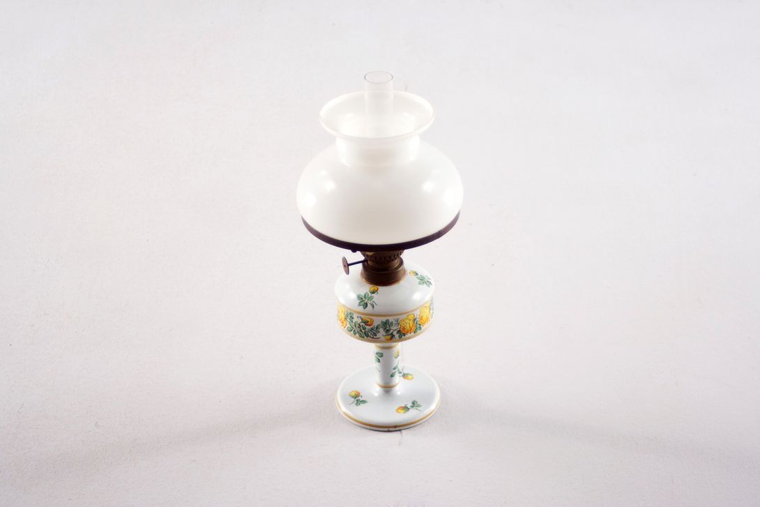 Foto Table Lamp With Flower Patterned Stand h40