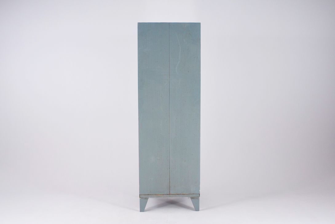 Foto Blue Metal Locker with Stickers