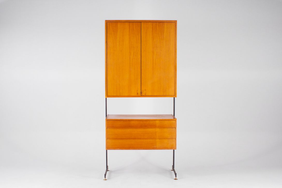 Foto 60&#8217;s Cabinet, Plain and Clean Design, Extendable Desk