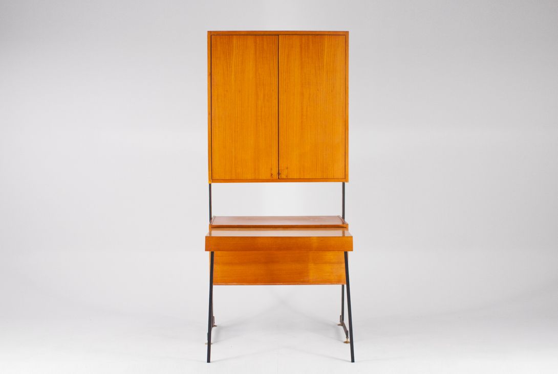 Foto 60&#8217;s Cabinet, Plain and Clean Design, Extendable Desk