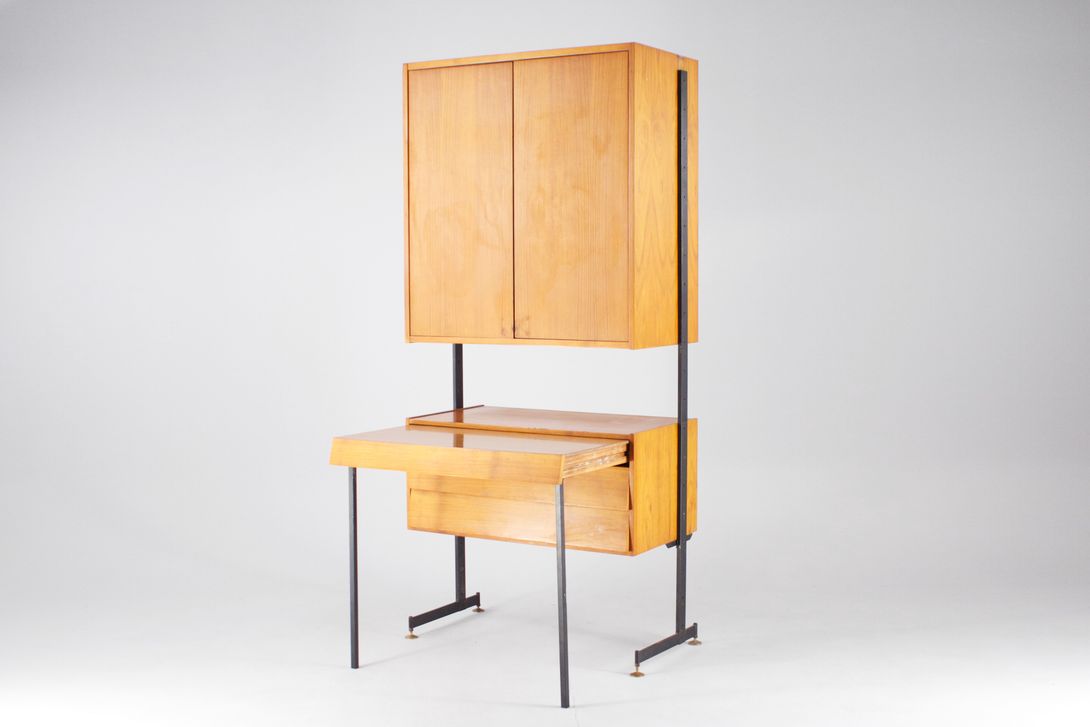 Foto 60&#8217;s Cabinet, Plain and Clean Design, Extendable Desk