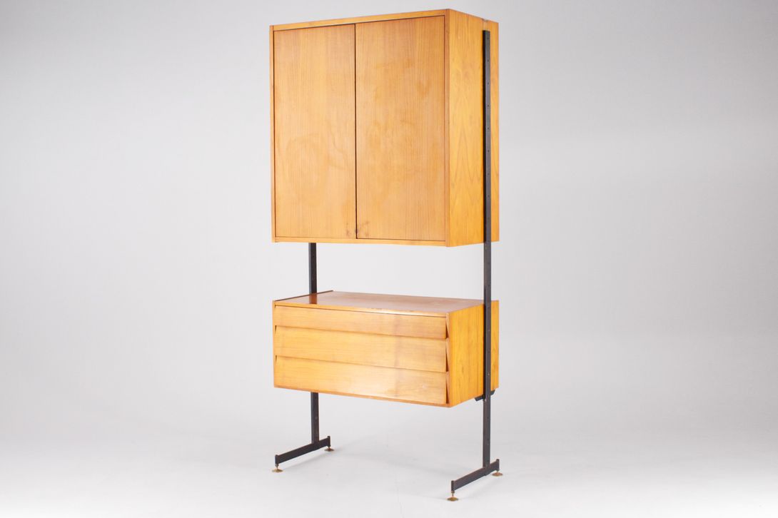 Foto 60&#8217;s Cabinet, Plain and Clean Design, Extendable Desk