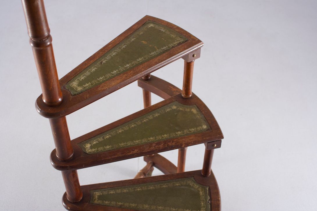 Foto Library Ladder With Green Steps h159x50x50