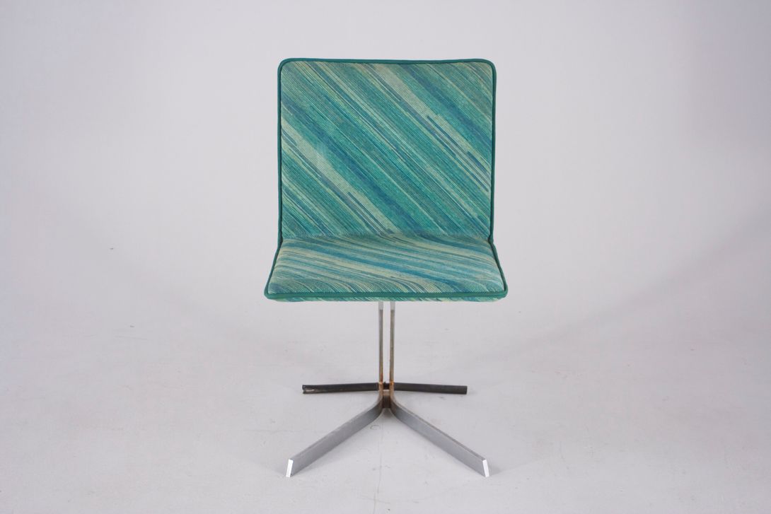 Foto Missoni Chair With Turquoise Striped Pattern *