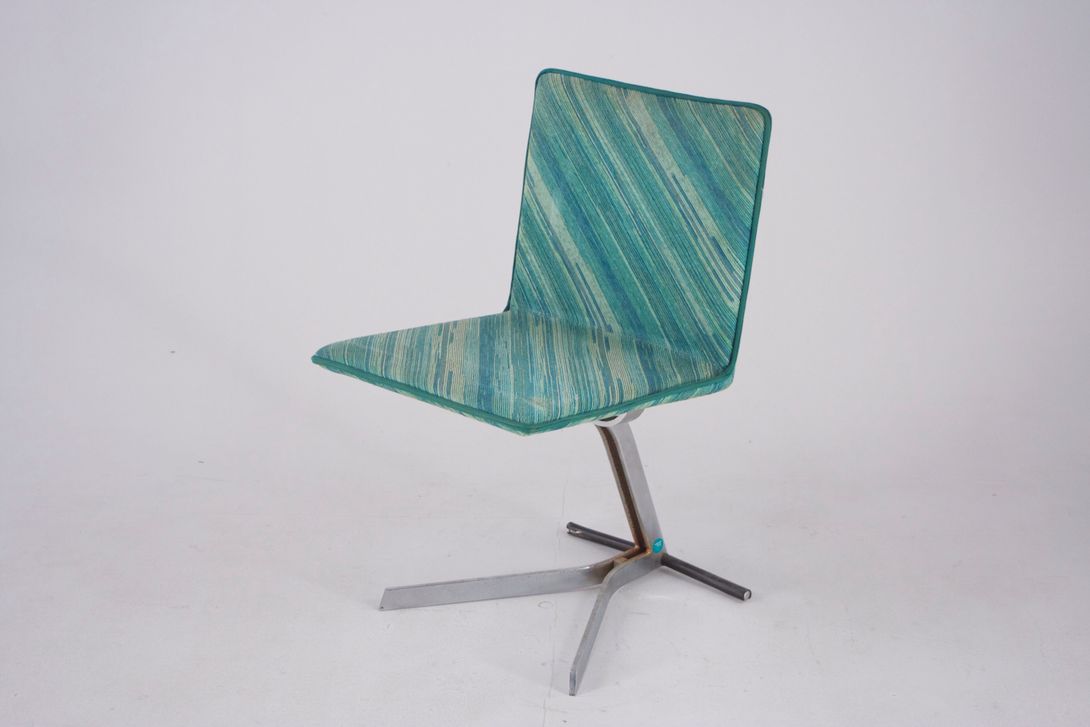 Foto Missoni Chair With Turquoise Striped Pattern *