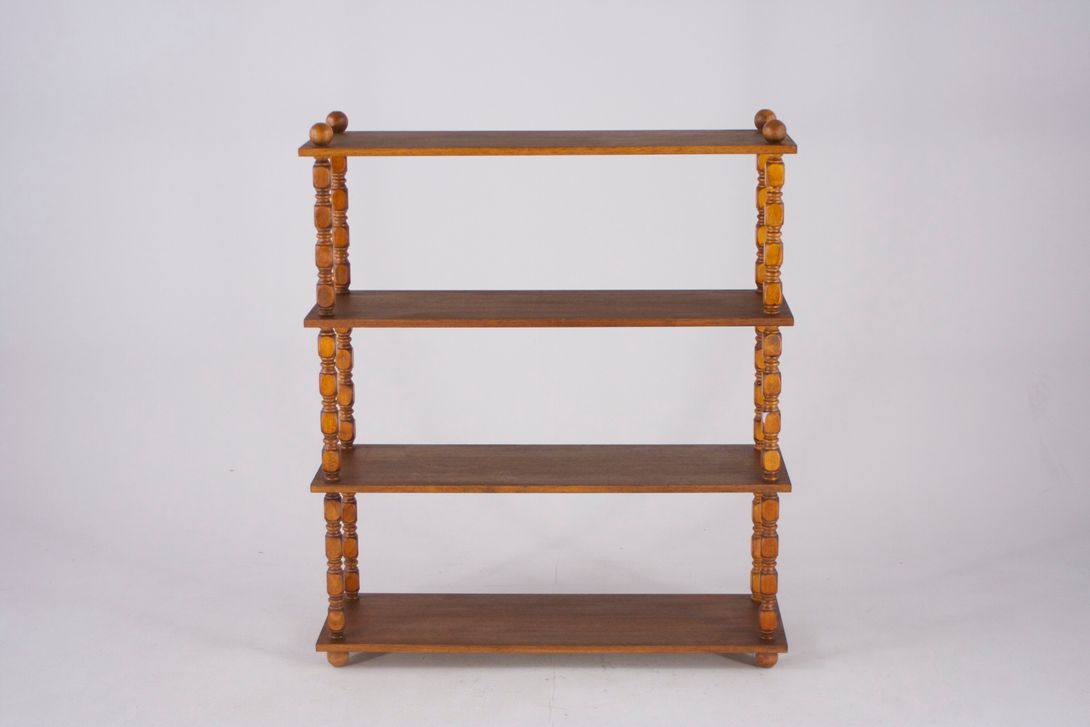 Foto Light Wood Shelf with Unturned Statics Netherlands 1930 *